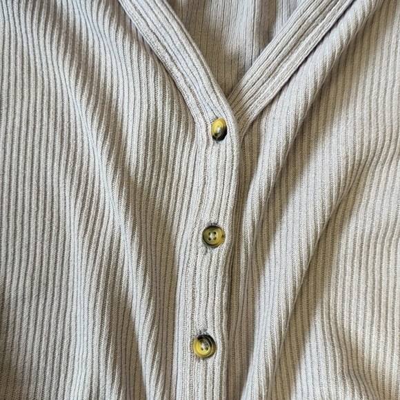 HOLLISTER LIGHT PURPLE BUTTON UP SWEATER SIZE SMALL - Picture 2 of 3